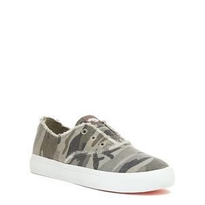 ✨MUST GO!! BUNDLE 3/$20✨ ROCKET DOG | ‘Afina’ Camo Print Slip-On Sneakers